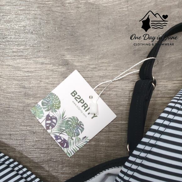 B2prity Cross Front V Neck One Piece Swimsuit Size S - Picture 4 of 7